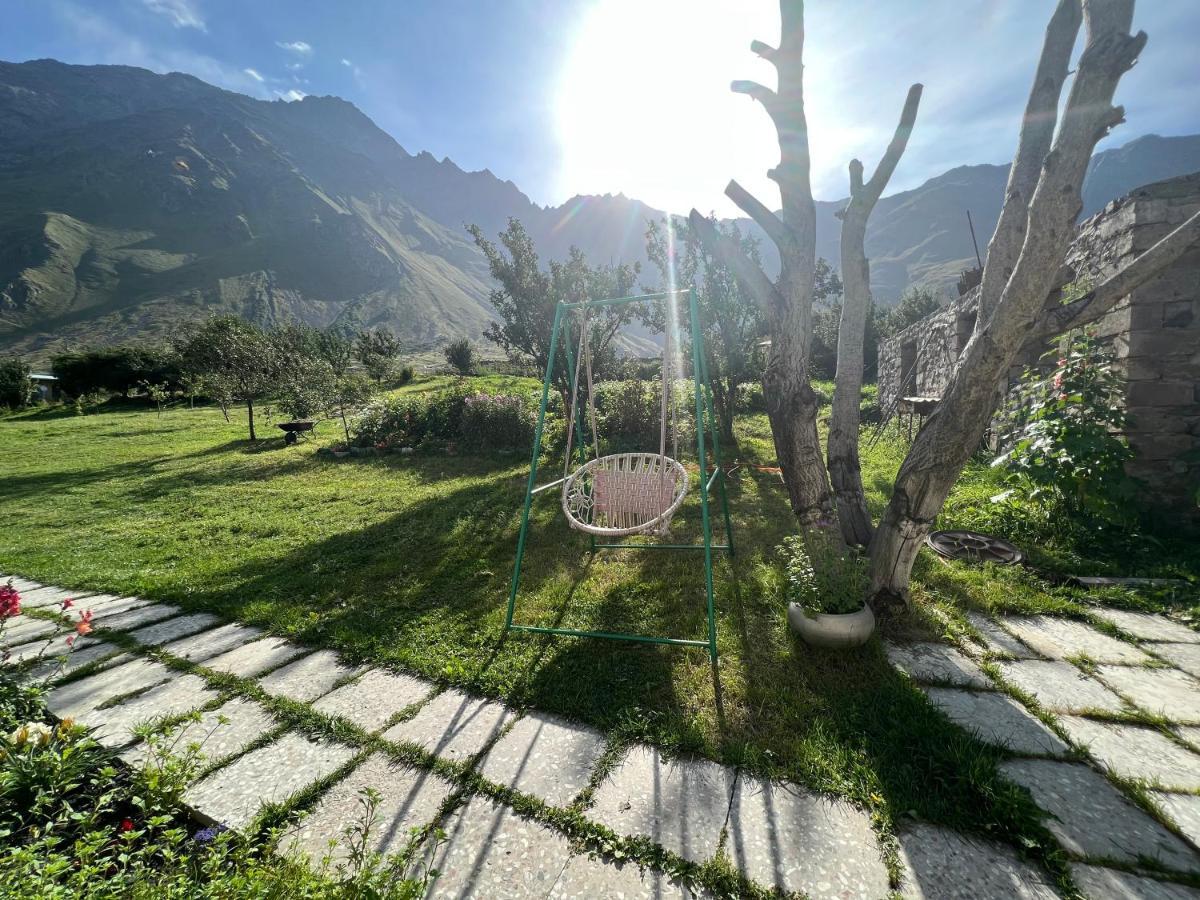 Mikheil Pitskhelauri Guest House Kazbegi Exterior photo