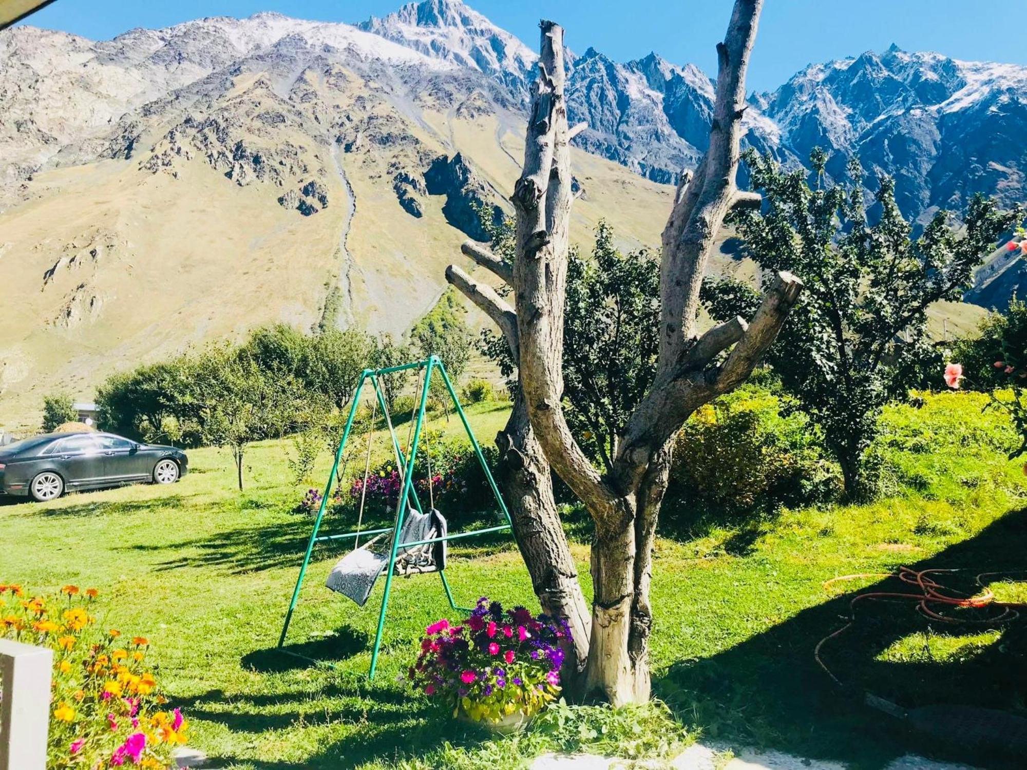 Mikheil Pitskhelauri Guest House Kazbegi Exterior photo
