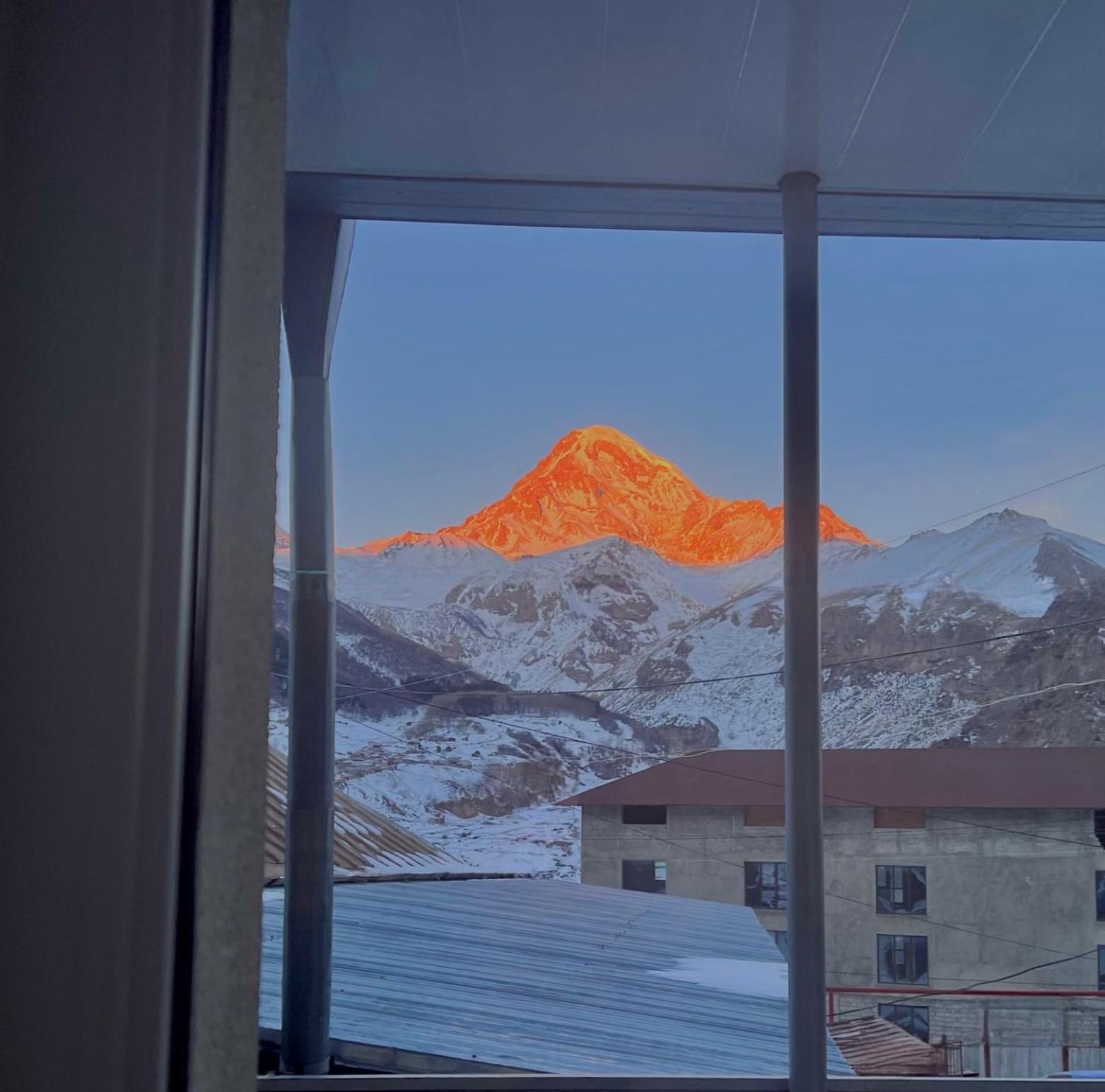 Mikheil Pitskhelauri Guest House Kazbegi Exterior photo